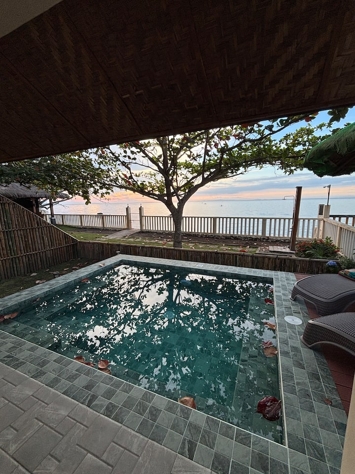 Siargao Cabin: Pool at dusk